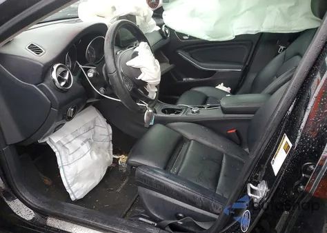 2019 Mercedes-Benz Gla 250 4Matic z USA, uszkodzony, nr VIN WDCTG4GB0KJ628526